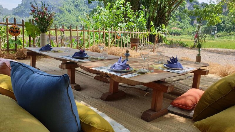 Vietnam-Ninh-Binh-Tam-Coc-Garden-Resort-lunch