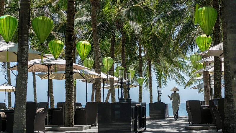 Vietnam-Stranden-Midden-Vietnam-Four-Seasons-Nam-Hai-Breezy-Beachside-Dining-at-la-Sen