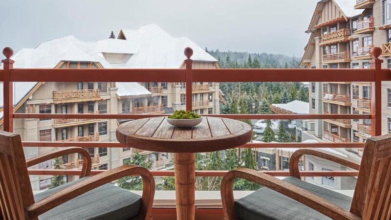 West-Canada-Whistler-Four-Seasons-Resort-balcon