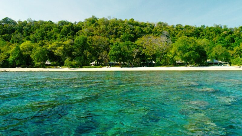 West-Sumbawa-Amanwana-moyo-island-bay