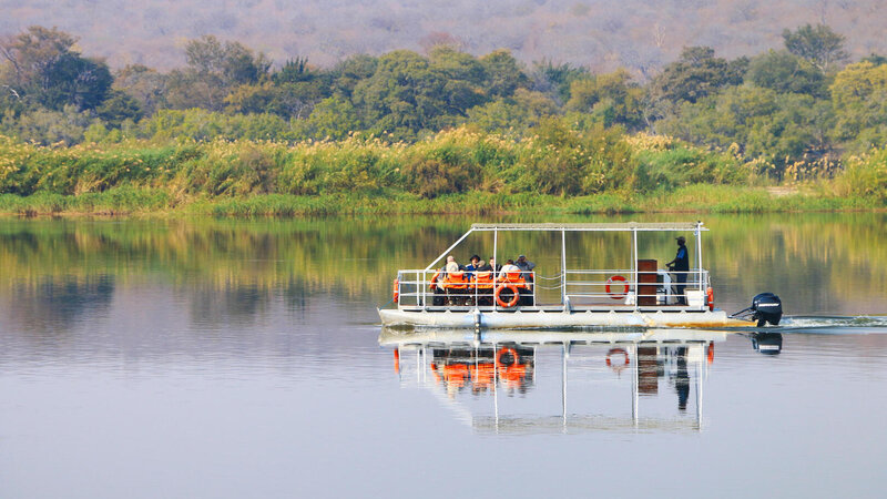 Zambia-Livingstone-Royal-chundu-zambezi-island-lodge-sunsetcruise