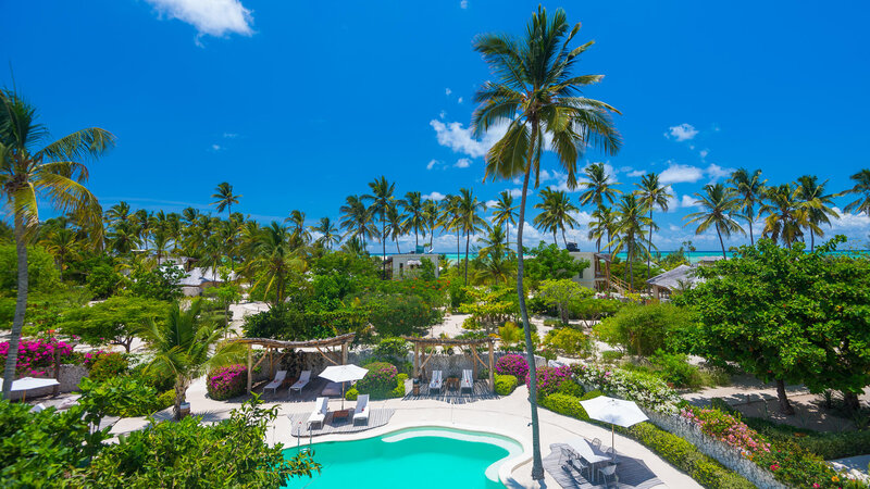 Zanzibar-White-Sand-Luxury-resort-overzicht-zwembad