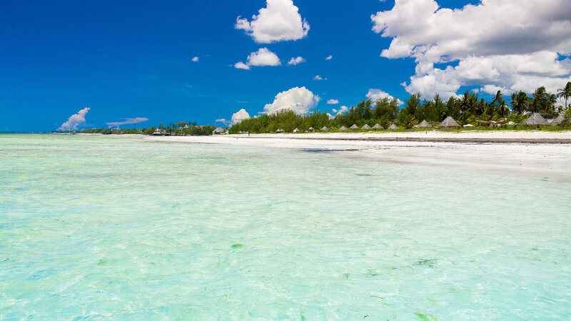 Zanzibar-White-Sand-Luxury-strand-helder-blauw-water