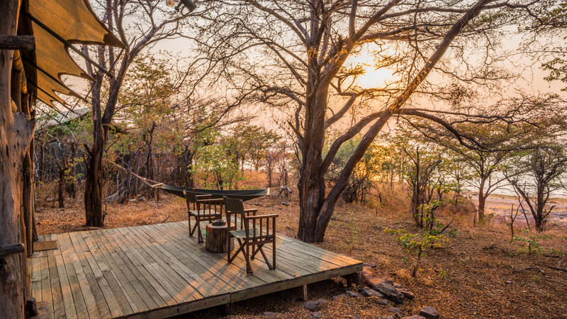 Zimbabwe-Lake-Kariba-Changa-Safari-Camp-tent-terras
