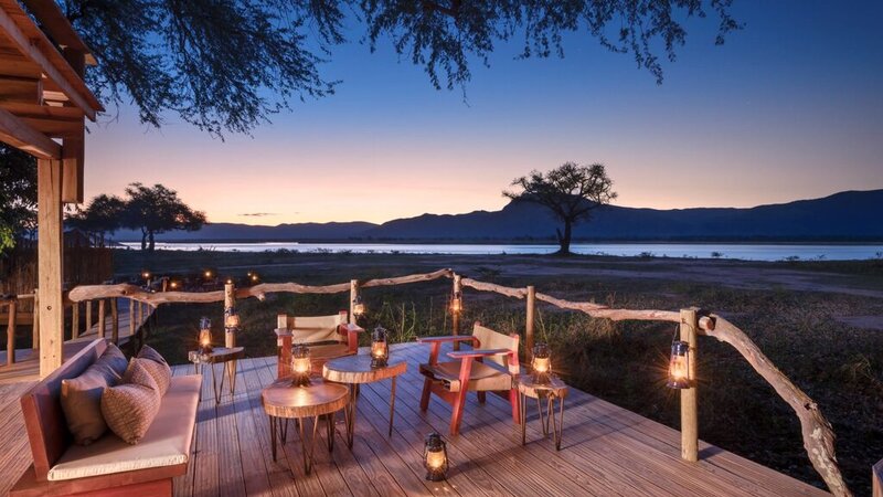 Zimbabwe-Mana Pools National Park-Nyamatusi-deck-avond