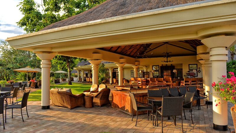 Zimbabwe-Vic-Falls-Ilala-Lodge-bar