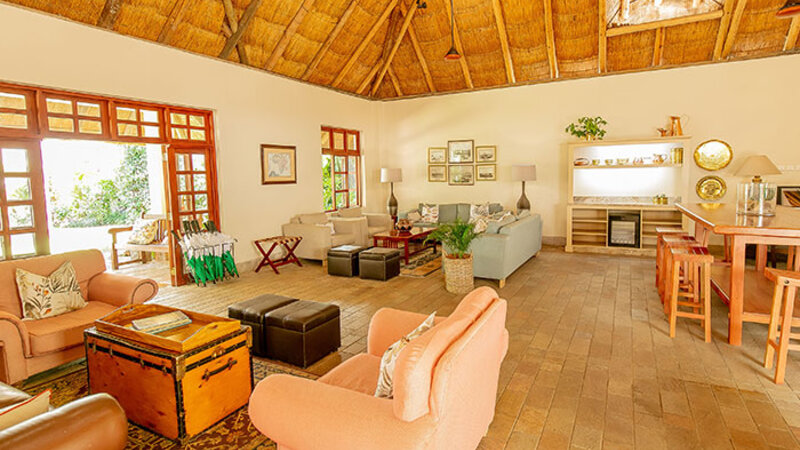 Zimbabwe-Vic-Falls-Ilala-Lodge-lounge