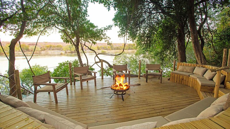 Zimbabwe-Zambezi-National-Park-Tsowa-Island-Lodge-kampvuur