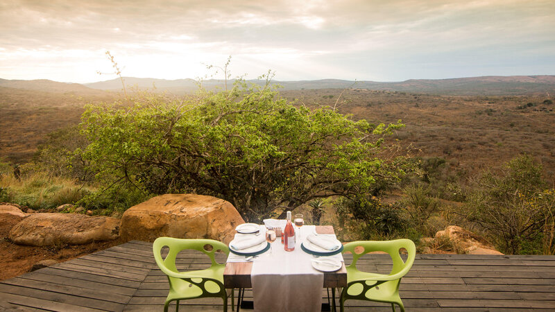 Zuid-Afrika-Hluhluwe-iMfolozi-rhino-ridge-safari-lodge-outdoor-diner