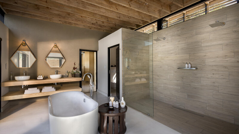 Zuid-Afrika-Kruger-Regio-Sabi-Sands-Lion-Sands-River-Lodge-River Suite bathroom