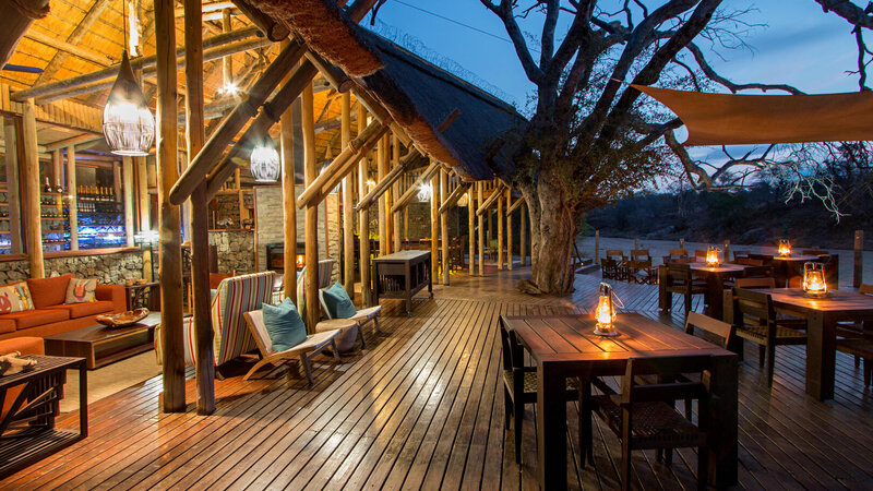 Zuid-Afrika-Kruger-Rhino-Post-Safari-Lodge-main-deck