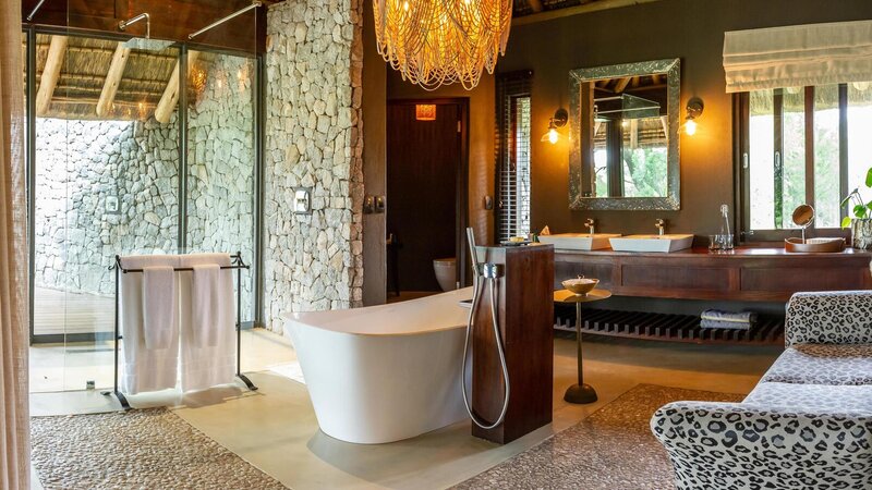 Zuid-Afrika-Sabi-Sands-Dulini-Leadwood-Lodge-badkamer