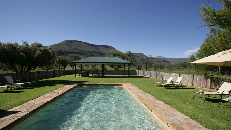 Zuid-Afrika-Tuinroute-Karoo-Samara-Karoo-Lodge-zwembad