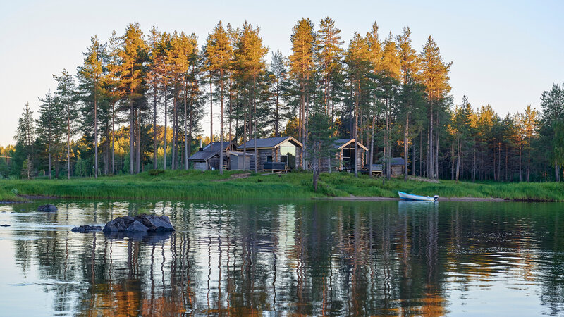 Zweden-Lapland-Arctic-Retreat-zomer-cabins-meer-1