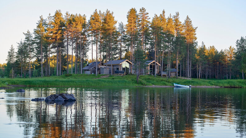 Zweden-Lapland-Arctic-Retreat-zomer-cabins-meer-1
