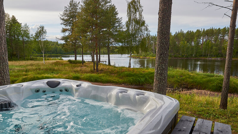 Zweden-Lapland-Arctic-Retreat-zomer-jacuzzi