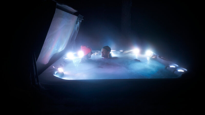 Zweden-Lapland-Gunnarsbyn-Arctic-Retreat-jacuzzi-nacht