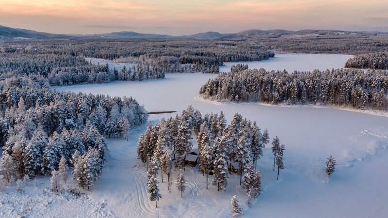 Zweden-Lapland-Gunnarsbyn-Arctic-Retreat-luchtfoto-omgeving