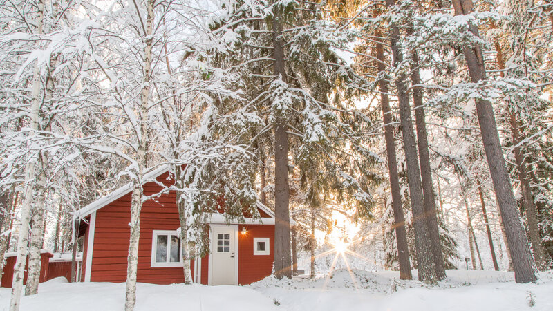 Zweden-Lapland-Harads-Loggers-Lodge-cabin-sneeuw-vooraanzicht