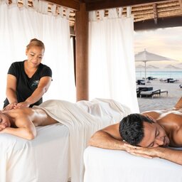 Antillen-Aruba-Bucuti-and-tara-beach-resort-couple-massage