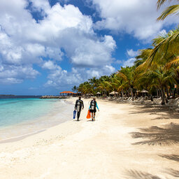 Antillen-Bonaire-Harbour-Village-hotel-koppel-duikers