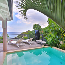 Antillen-Guadeloupe-La-Toubana-Hotel-Spa-master-suite-zwembad-2