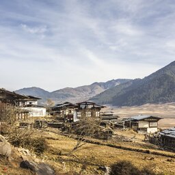 Bhutan-algemeen-huizen en bergen