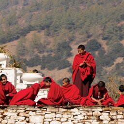Bhutan-Monastery-Monks-Paro-Culture-329881-1920px-16x7