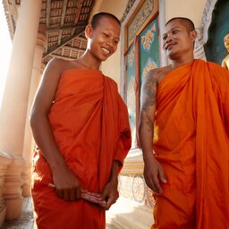 Cambodja-algemeen-twee lachende monks