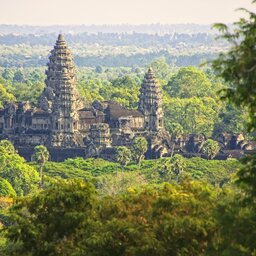 Cambodja-Siem Reap-Angkor Wat op afstand
