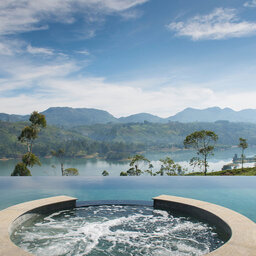 Ceylon-Ceylon-Tea-Trails-zwembad-met-jacuzzi