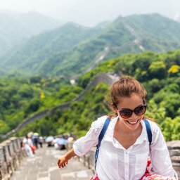 China-algemeen-vrouw op de chinese muur