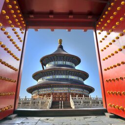 China-Peking-verboden stad door rood deurtje