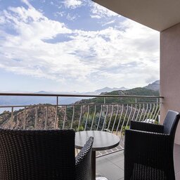 Corsica-Piana-Hotels-Hôtel-Capo-Rosso-balkon