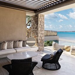 Costa Navarino-W-Hotel-beachfront-infinity-villa-zithoek