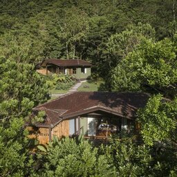 Costa-Rica-Central-Valley-Hotel-El-Silencio-Lodge-huisjes-in-de-natuur