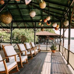 Costa-Rica-Tortuguero-National-Park-Mawamba-Lodge-deck-uitkijkplatform