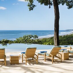 Costa-Rica-Westkust-Lagarta-Lodge-Zwembad-Zeezicht