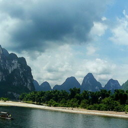 cropped-guilin-li-river-rafting-at-Yangshuo-Mountain-Retreat-e1432932652402