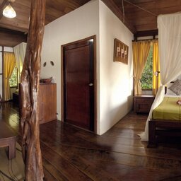 Ecuador-Amazone-Hotels-Napo-Wildlife-Center-Ecolodge-deluxe-cabin-napo