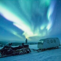 Finland-Lapland-Ivalo-wilderness-hotel-Inari-aurora-verwarmde-slee