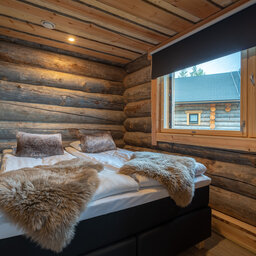 Finland-Lapland-Ivalo-wilderness-hotel-Inari-log-cabin-blokhut-slaapkamer