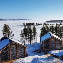 Finland-Lapland-Ivalo-wilderness-hotel-Inari-log-cabin-luchtfoto