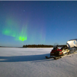 Finland-Lapland-Ivalo-Wilderness-Hotel-Nangu-aurora-sleetocht