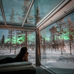 Finland-Lapland-Levi-Kongas-Northern-Lights-Ranch-skyview-cabin-noorderlicht-dame