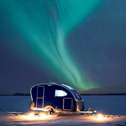 Finland-Lapland-Rovaniemi-Apukka-resort-aurora-wagon