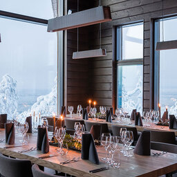 Finland-Lapland-Rovaniemi-Octola-Lodge-restaurant