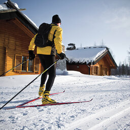 Finland-Lapland-Yllas-L7-Luxury-Lodge-excursie-country-ski