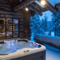 Finland-Lapland-Yllas-L7-Luxury-Lodge-jacuzzi