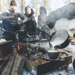 Finland-Zweden-Lapland-Levi-outdoor-lunch